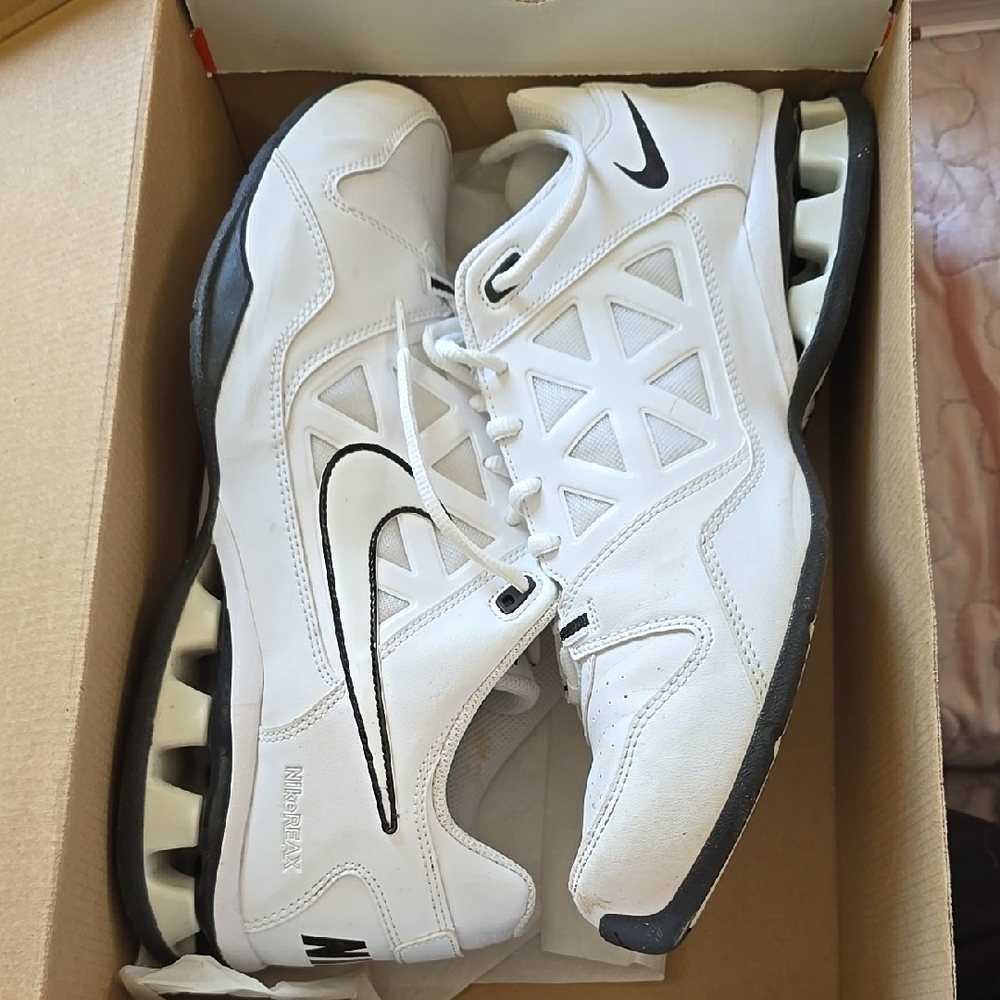 Nike Men's White and Black Athletic Shoes